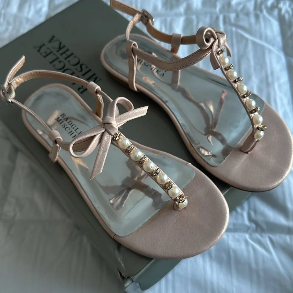 New Badgley Mischka girls Pink Sandals with Pearl Accents sz 13